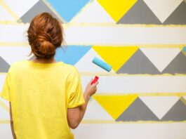 Jak pomalować ścianę w paski – porady do samodzielnego wykonania dekoracji